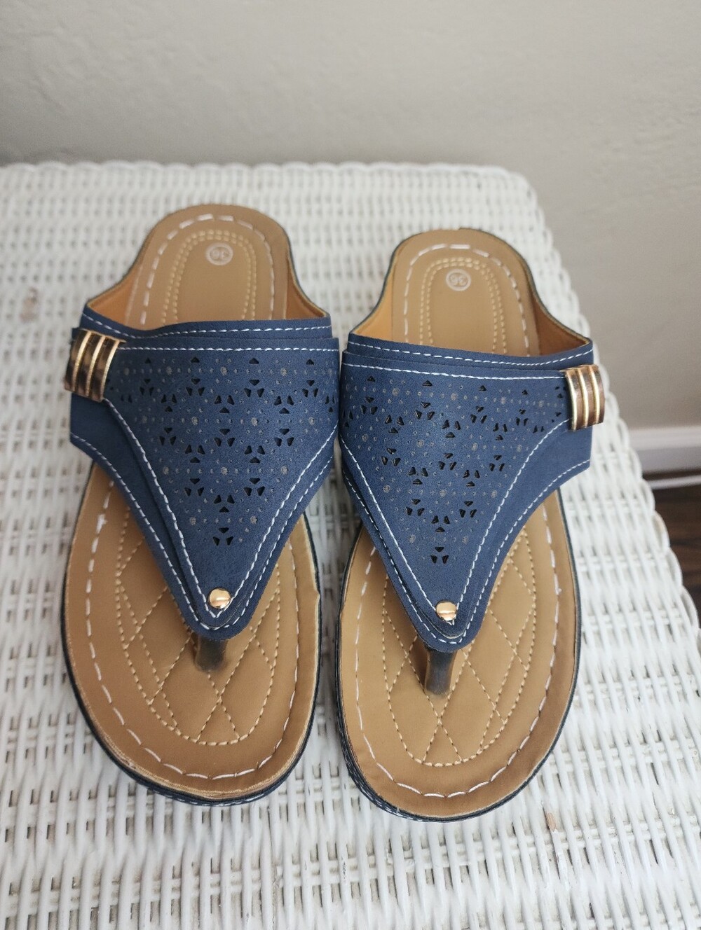 Blue Women's Navy Thong Sandals with Gold Accent Size 6 NWOT